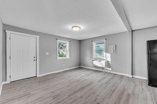 2338 N Lyon Avenue, Springfield, MO 65803