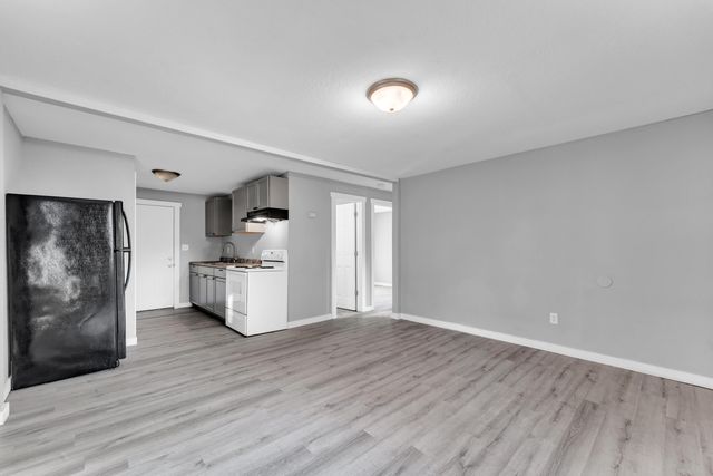 2338 N Lyon Avenue, Springfield, MO 65803