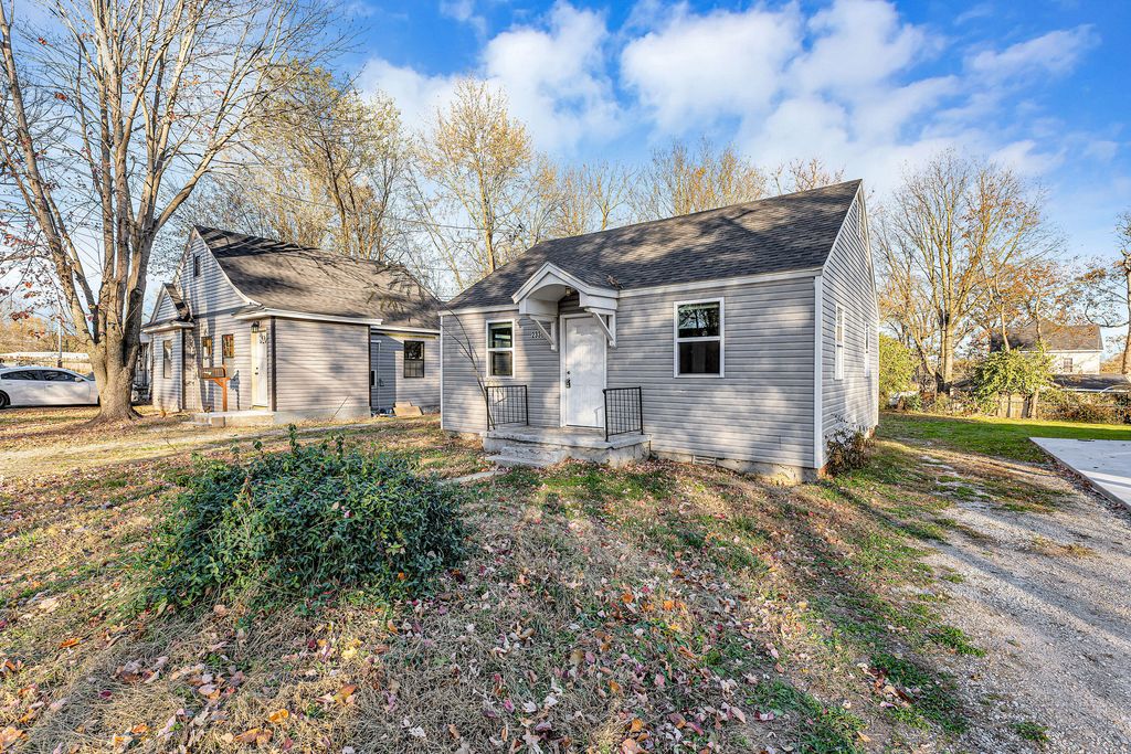 2338 N Lyon Avenue, Springfield, MO 65803