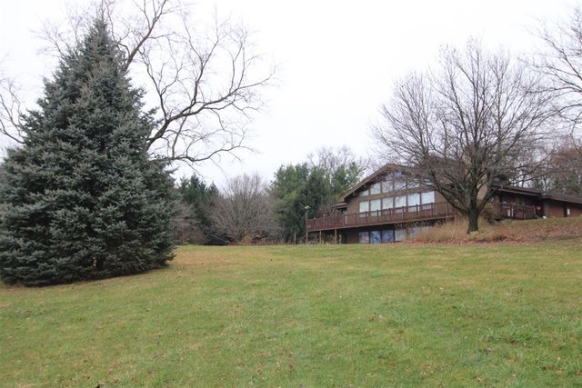 15651 Rock Grove Road, Durand, IL 61024