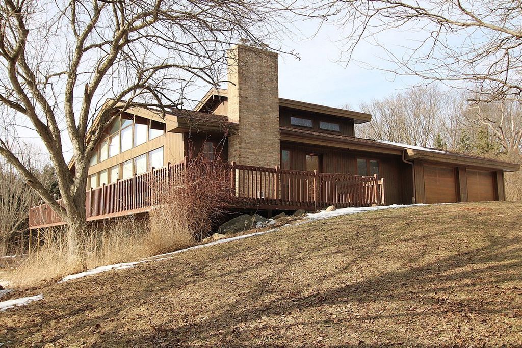 15651 Rock Grove Road, Durand, IL 61024