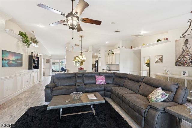 1818 NE 2nd ST, Cape Coral, FL 33909