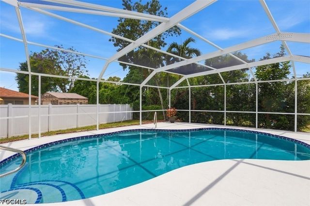 1818 NE 2nd ST, Cape Coral, FL 33909