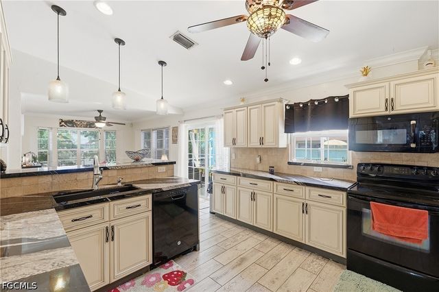 1818 NE 2nd ST, Cape Coral, FL 33909