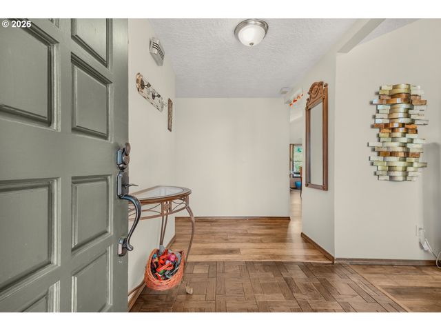 102 Ne 111TH St, Vancouver, WA 98685