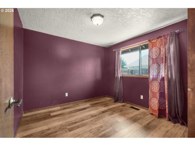 102 Ne 111TH St, Vancouver, WA 98685
