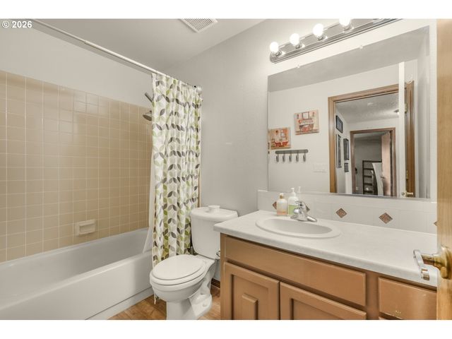 102 Ne 111TH St, Vancouver, WA 98685
