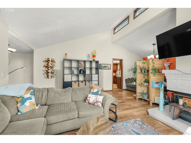 102 Ne 111TH St, Vancouver, WA 98685