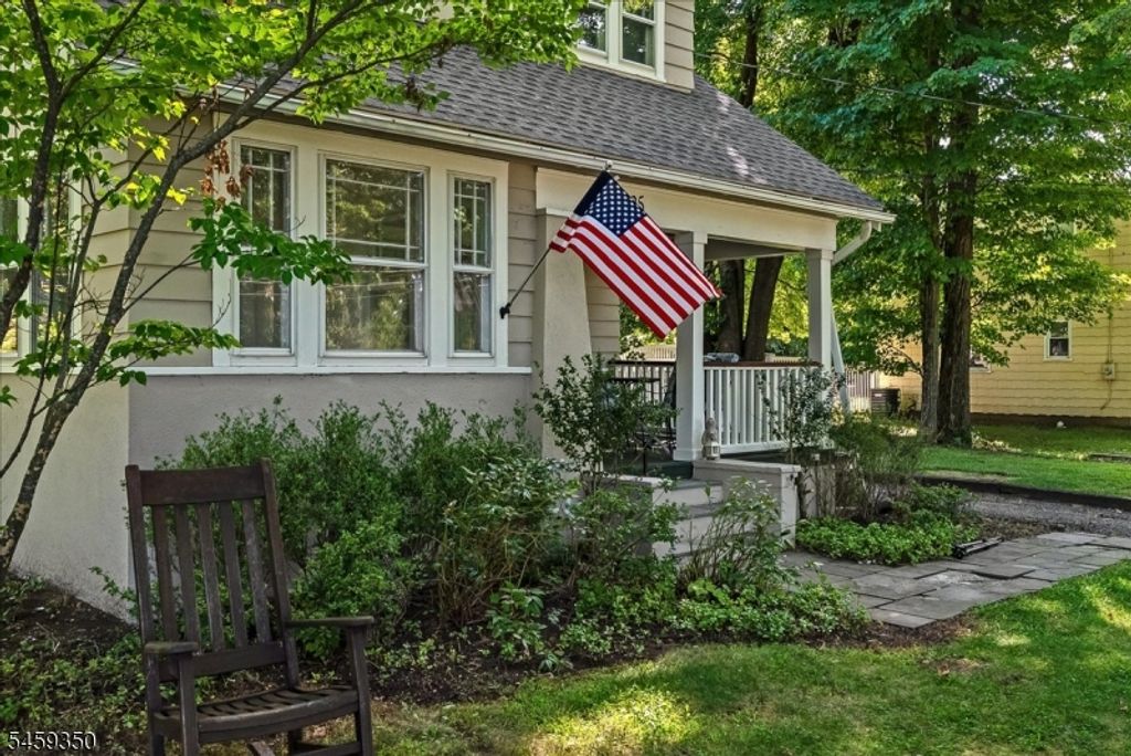 25 Orchard St, Mendham Boro, NJ 07945 — photo 2