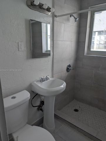 888 SW 6th St 607, Miami, FL 33130