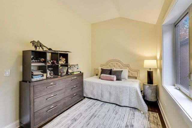 1045 W 34th Place, Chicago, IL 60608