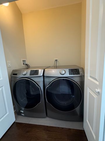 1045 W 34th Place, Chicago, IL 60608