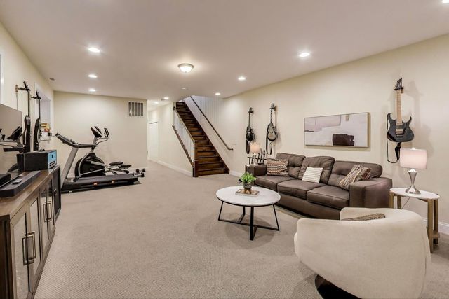 1045 W 34th Place, Chicago, IL 60608