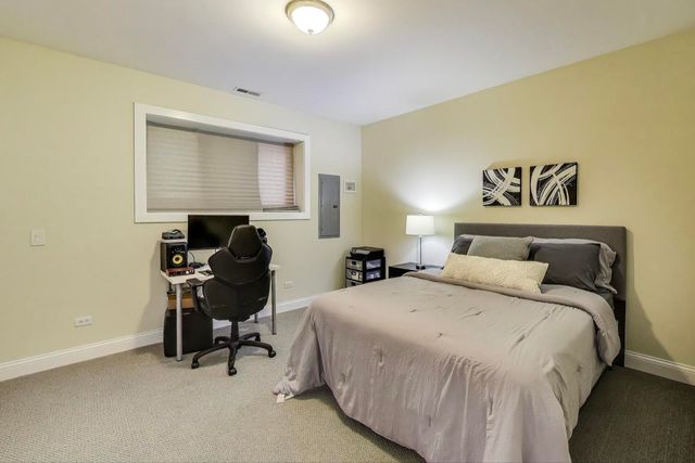 1045 W 34th Place, Chicago, IL 60608