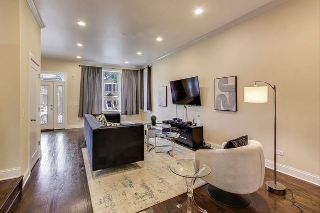 1045 W 34th Place, Chicago, IL 60608