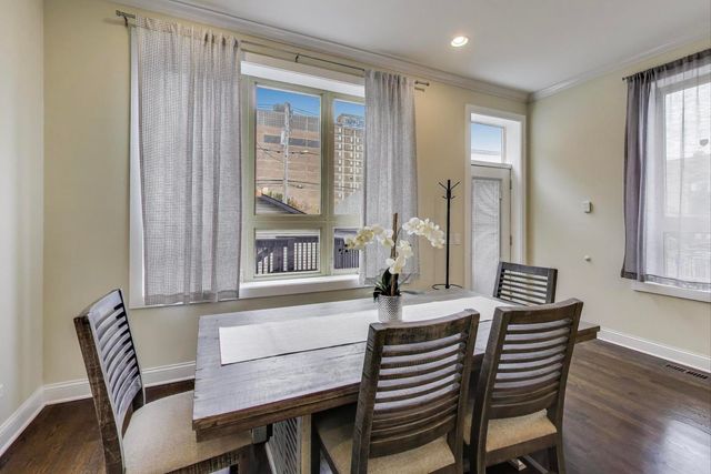 1045 W 34th Place, Chicago, IL 60608