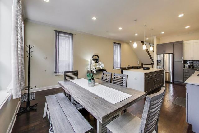 1045 W 34th Place, Chicago, IL 60608