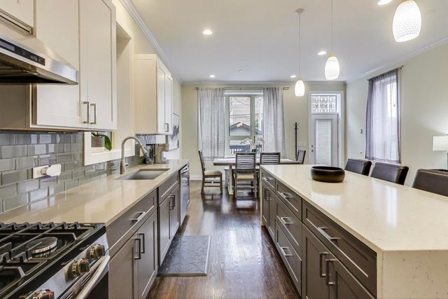 1045 W 34th Place, Chicago, IL 60608