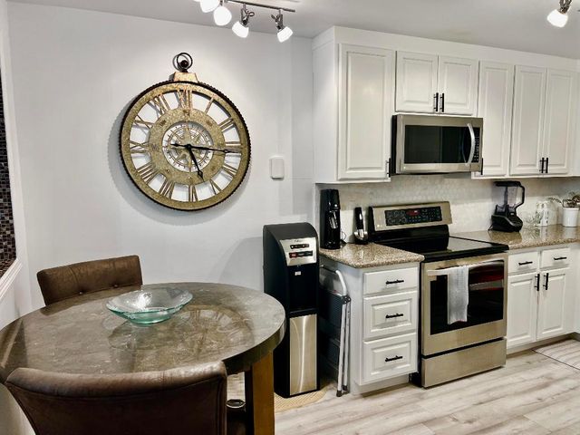 7770 Tahiti Lane 602, Lake Worth, FL 33467