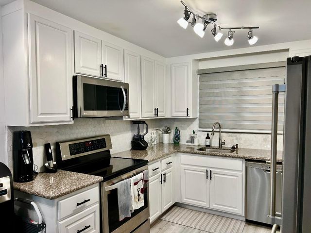 7770 Tahiti Lane 602, Lake Worth, FL 33467