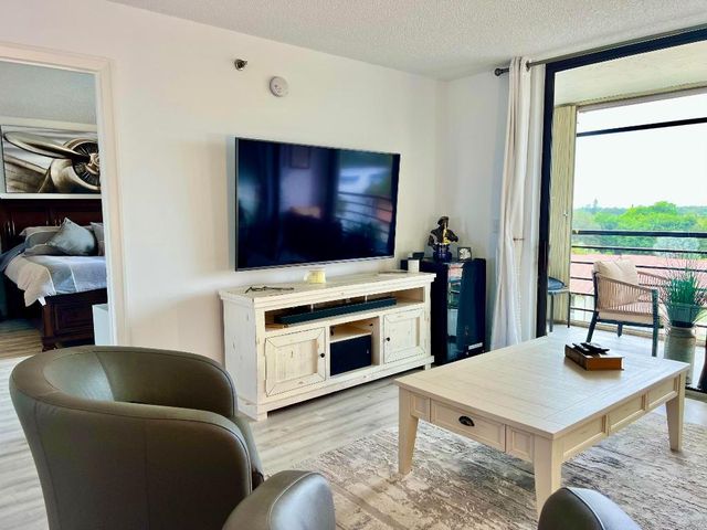 7770 Tahiti Lane 602, Lake Worth, FL 33467