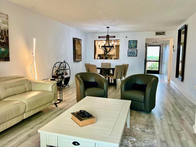 7770 Tahiti Lane 602, Lake Worth, FL 33467