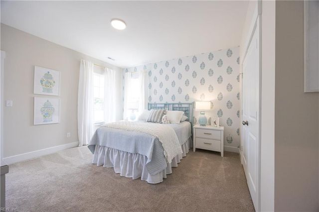 377 Scotland LN, Chesapeake, VA 23320