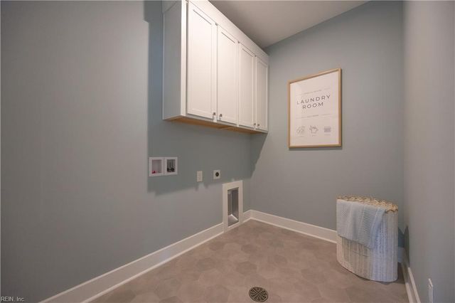 377 Scotland LN, Chesapeake, VA 23320