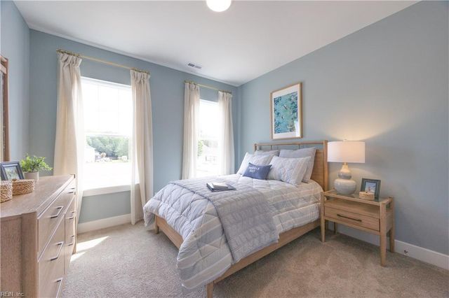 377 Scotland LN, Chesapeake, VA 23320