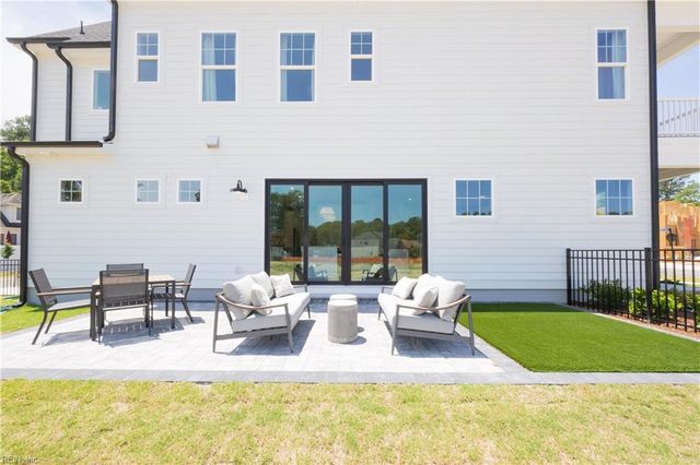 377 Scotland LN, Chesapeake, VA 23320