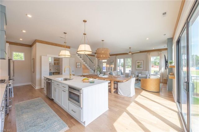 377 Scotland LN, Chesapeake, VA 23320