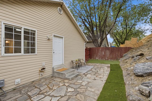 1424 N SPRING MOUNTAIN DR, Springville, UT 84663