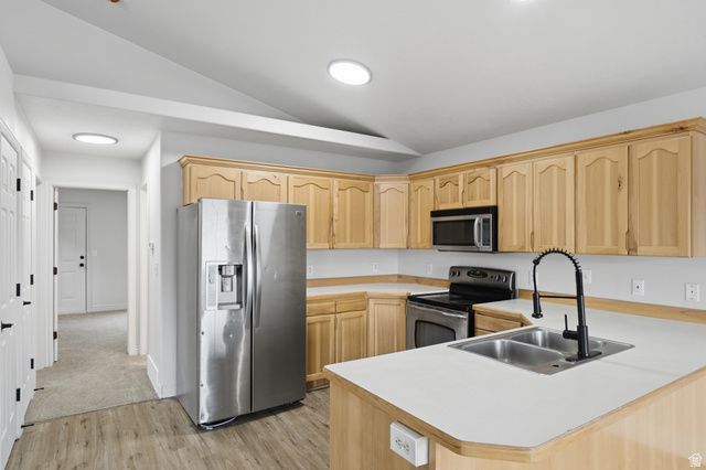 1424 N SPRING MOUNTAIN DR, Springville, UT 84663