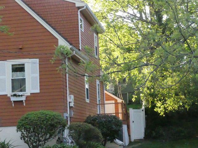 14 Lawrence St, Beverly, MA 01915