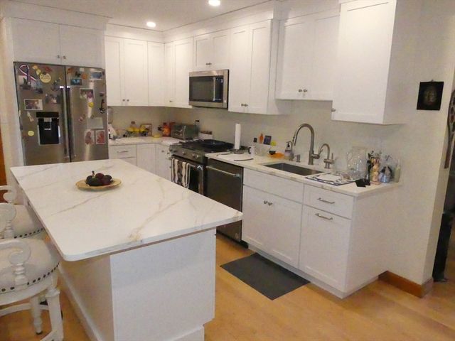 14 Lawrence St, Beverly, MA 01915