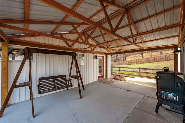 15 Raccoon Rd, Westmoreland, TN 37186