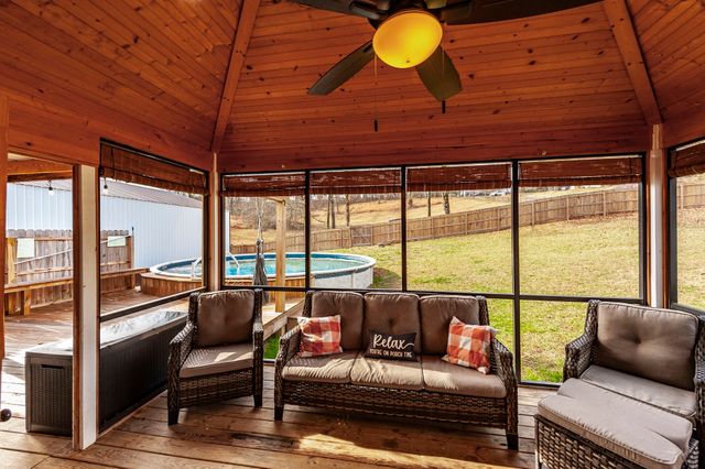 15 Raccoon Rd, Westmoreland, TN 37186