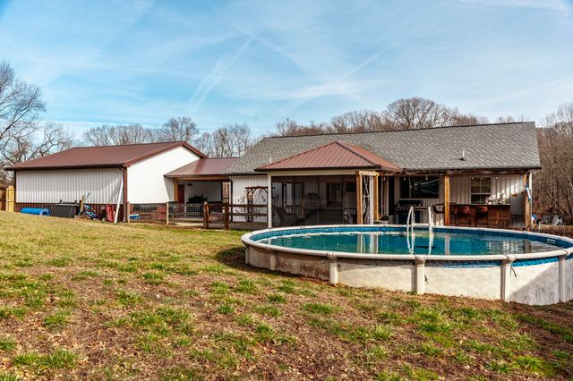 15 Raccoon Rd, Westmoreland, TN 37186