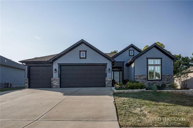 2003 Creek View Lane, Raymore, MO 64083