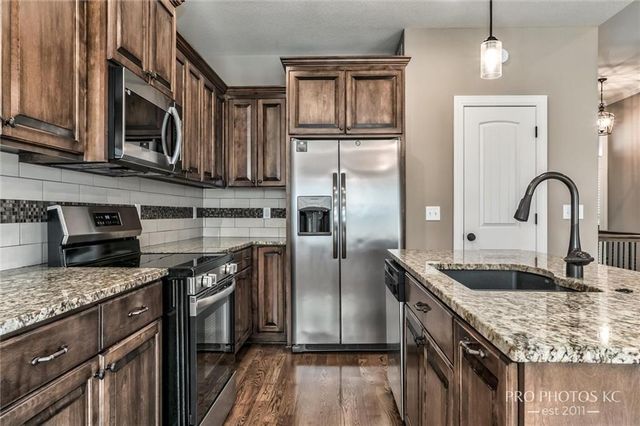 2003 Creek View Lane, Raymore, MO 64083