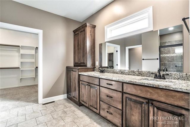2003 Creek View Lane, Raymore, MO 64083