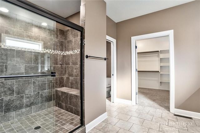2003 Creek View Lane, Raymore, MO 64083