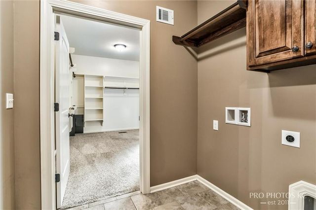 2003 Creek View Lane, Raymore, MO 64083