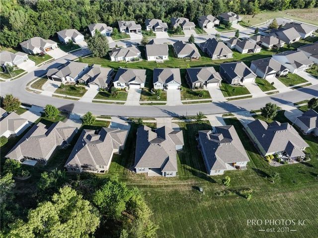 2003 Creek View Lane, Raymore, MO 64083