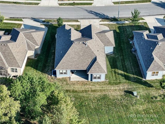 2003 Creek View Lane, Raymore, MO 64083