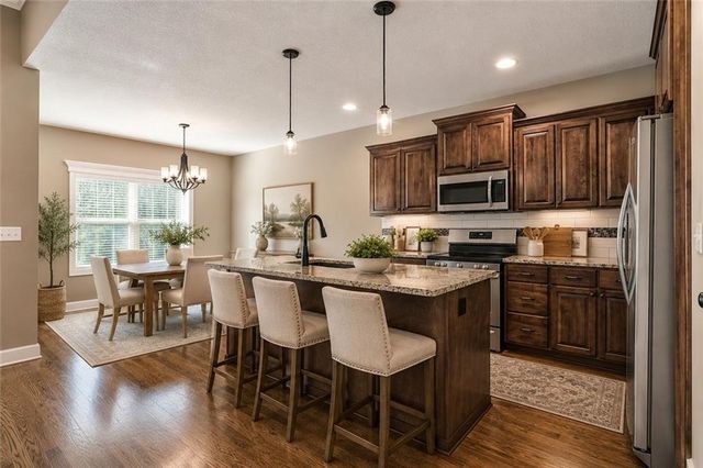 2003 Creek View Lane, Raymore, MO 64083
