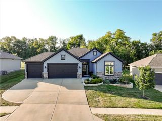 2003 Creek View Lane, Raymore, MO 64083