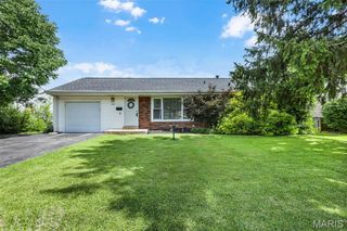 7427 Rockwood Drive, St Louis, MO 63123