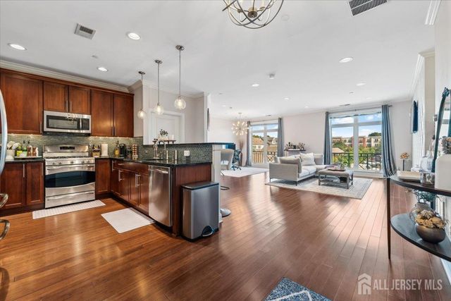 2 N Commerce Square 204, Robbinsville, NJ 08691