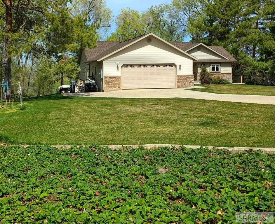 Image 4 of property listing at 1522 Sod Farm Road, Pocatello, ID 83204